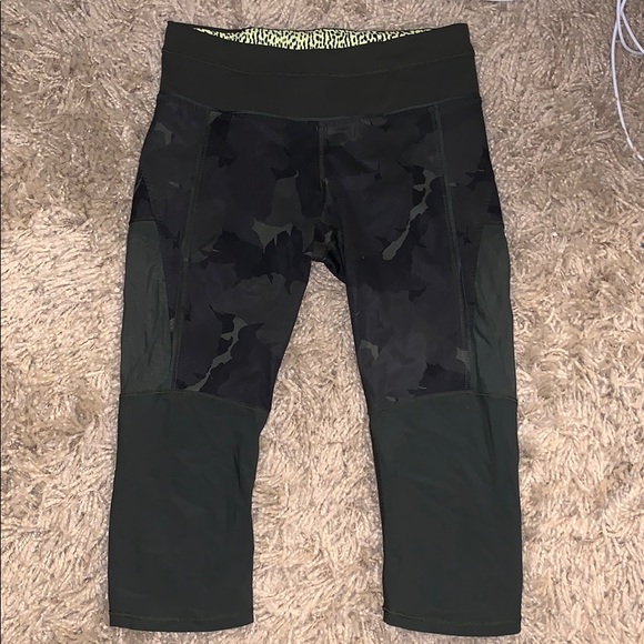 Lululemon Capris - Picture 1 of 4